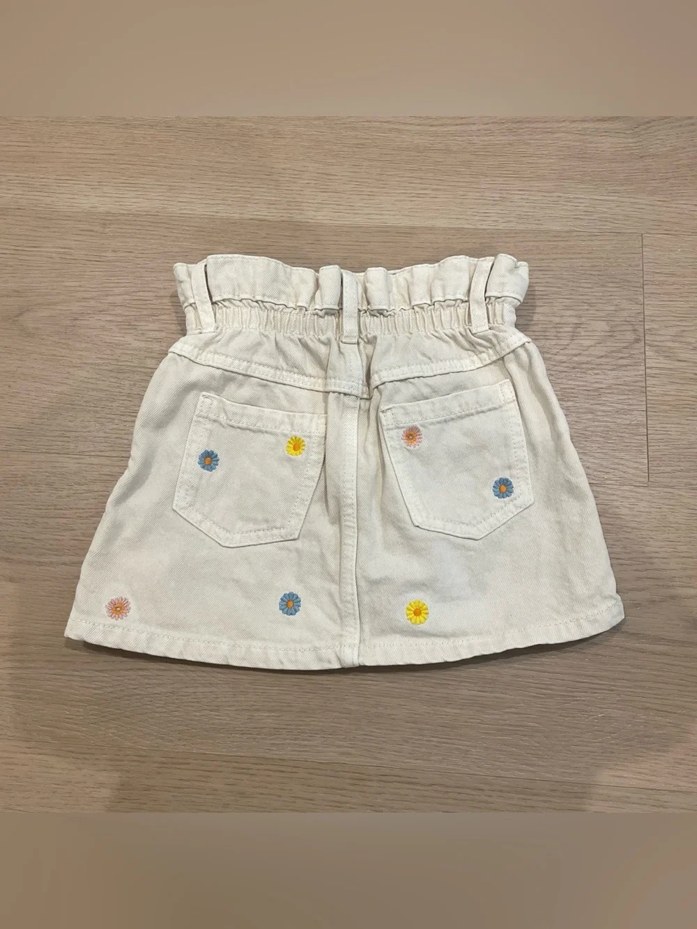 Zara Cream Skirt with Multicolor Daisy Embroidery